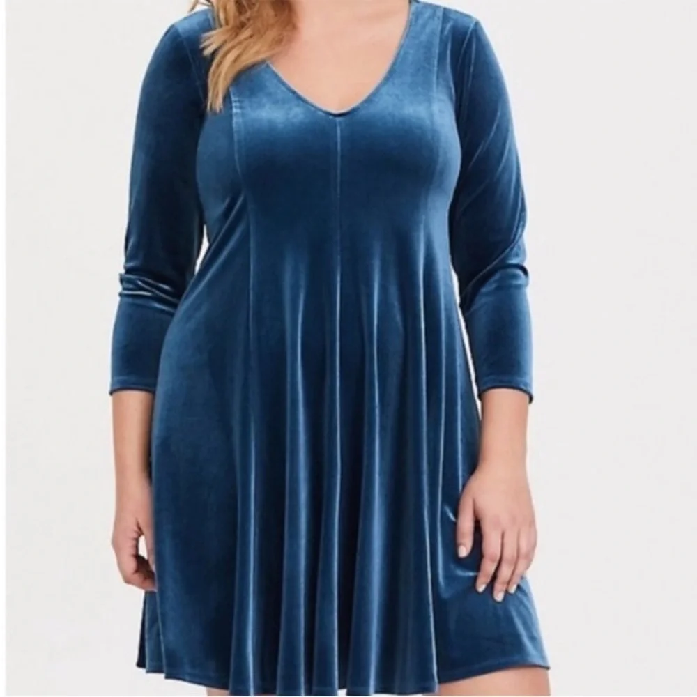 Torrid Velvet Fluted Dress Size 2 - Picture 3 of 10